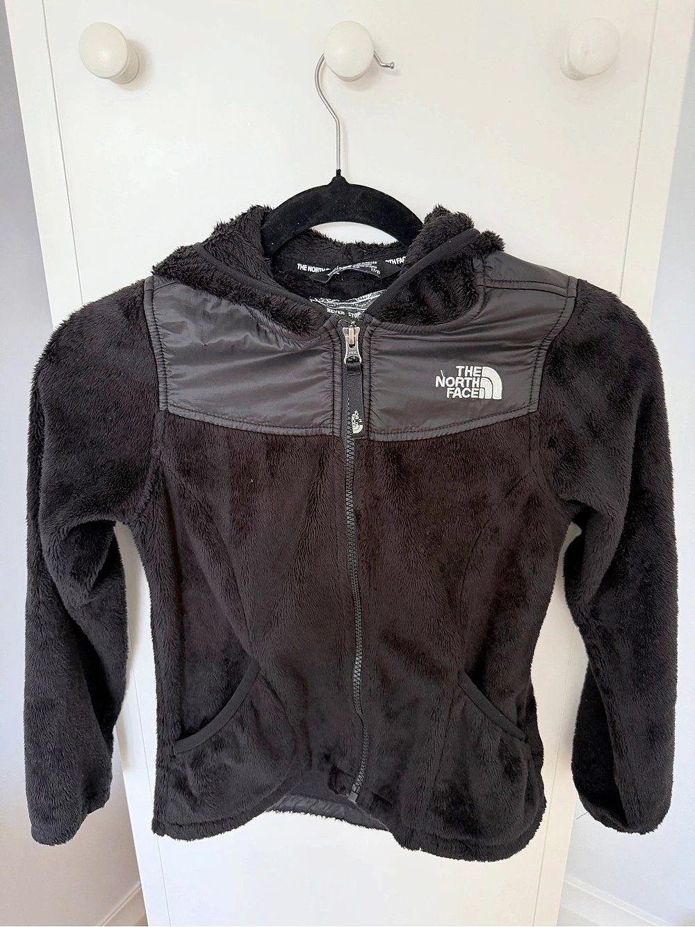 The North Face Girls' Osito Full-Zip Hoodie Black Small